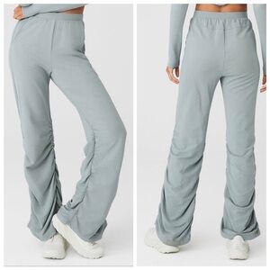 Alo Yoga Womens Ruched Soft Sculpt Pant Sweatpants Size L Cosmic Gray Baggy
